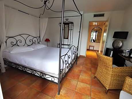 Superior Queen Room with Pool View