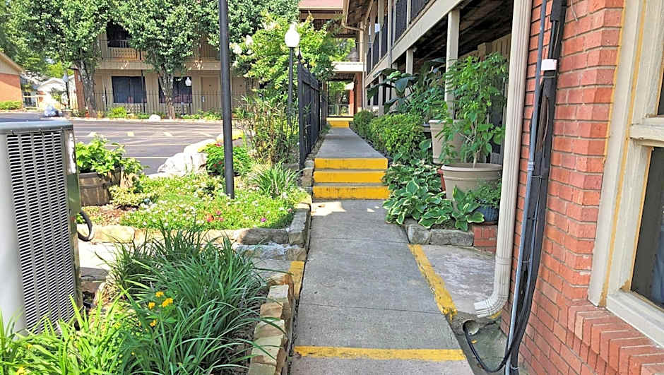 Charles Wesley Motor Lodge Broken Bow