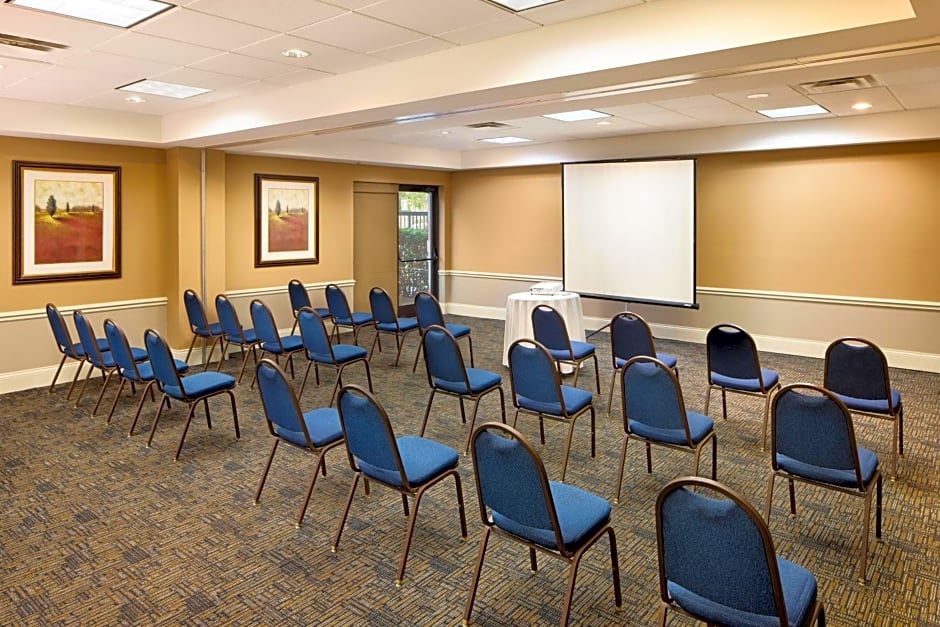 Holiday Inn Express & Suites Alpharetta by IHG