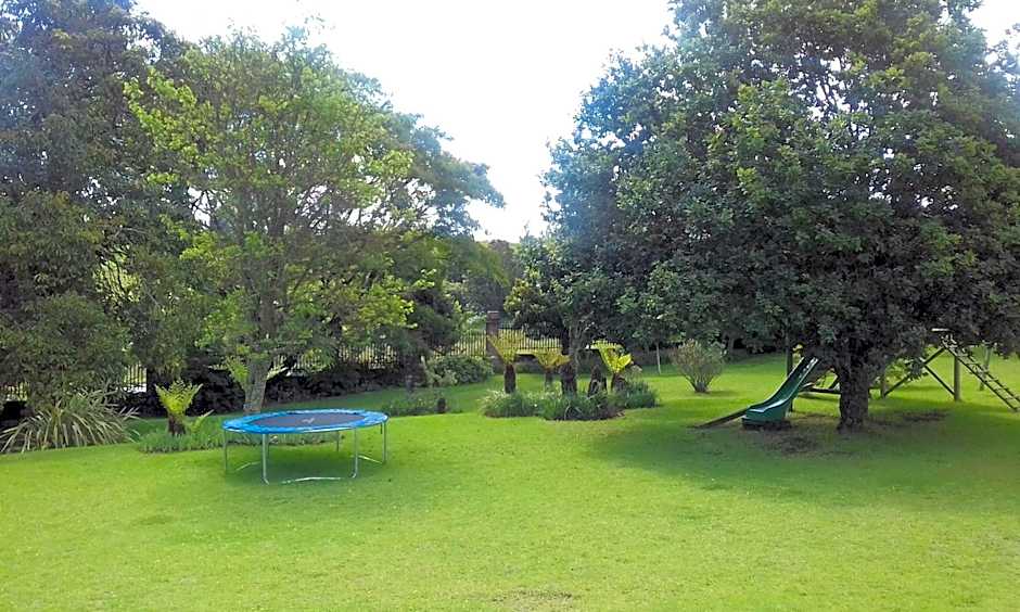 Thaba Tsweni Lodge & Safaris