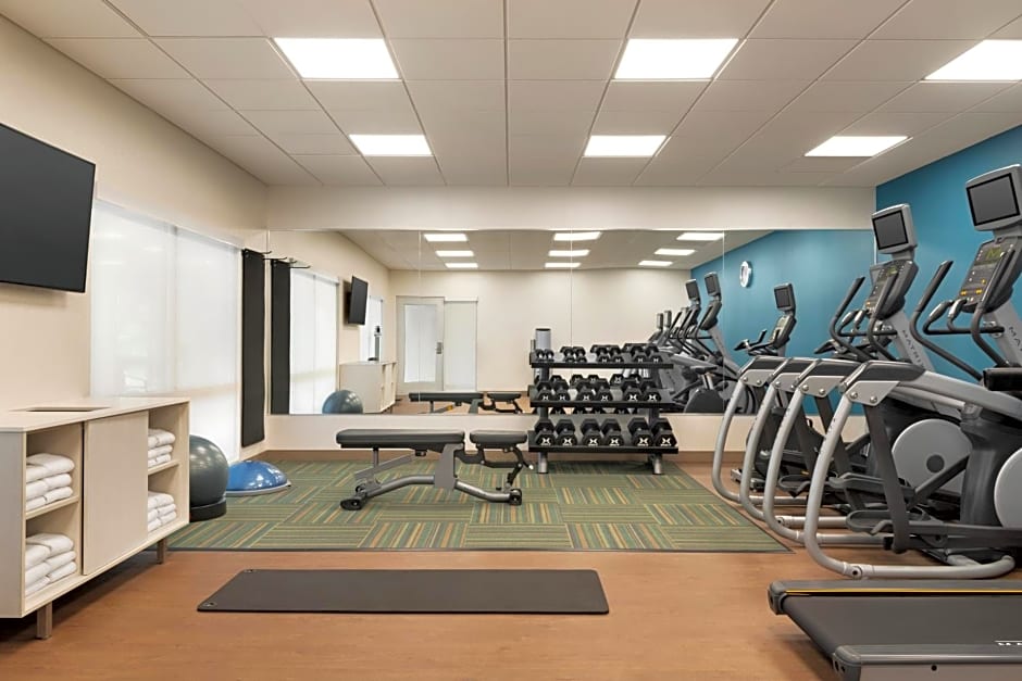 Holiday Inn Express & Suites - Beaver Dam, an IHG Hotel