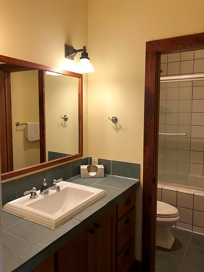Comstock Premier Lodge LLC