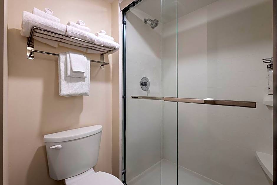 Holiday Inn & Suites Richmond West End By IHG