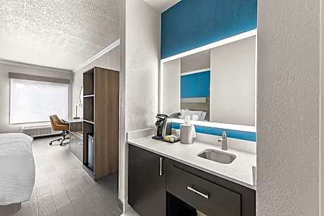 King Room - Mobility Access/Hearing Accessible