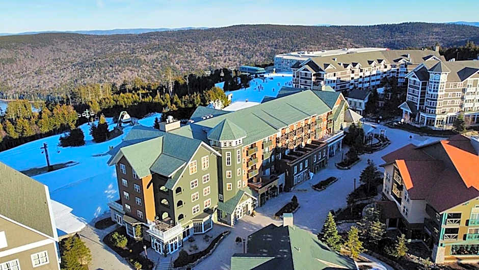 HH 207 Ski-InOut Sunrise Views Village Steps Sleeps 4