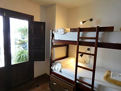 Bed in 8-Bed Mixed Dormitory Room