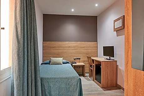 SINGLE INTERIOR FACING