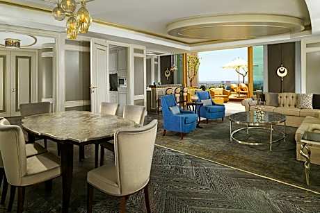 Honeymoon Suite, Club Lounge Access, 1 Bedroom Suite, 1 King, River View, Terrace, Whirlpool