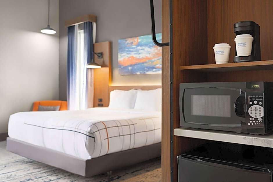 La Quinta Inn & Suites by Wyndham Del Rio