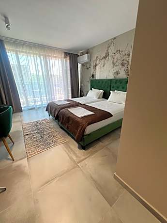 DELUXE ROOM WITH TWO BEDS