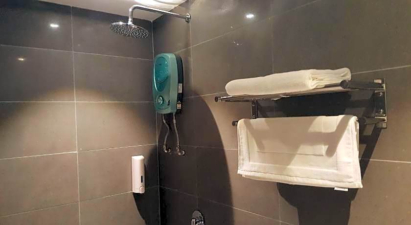 9 Square Hotel - Sri Kembangan