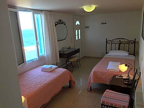 Budget Twin Room with Sea View