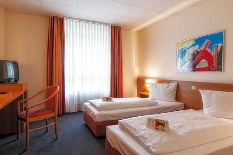 Center Hotel Drive Inn