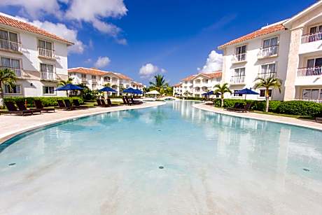 Three Bedroom Apartment with Beach Club - Annex