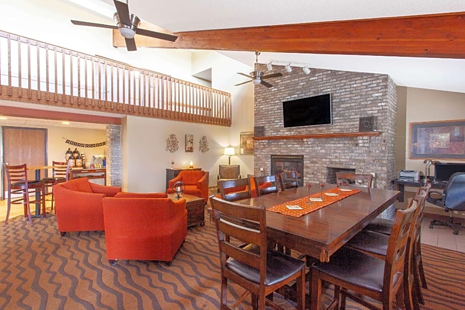 AmericInn by Wyndham St. Cloud