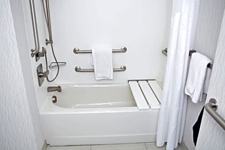 1 King Standard Mobility Accessible Tub