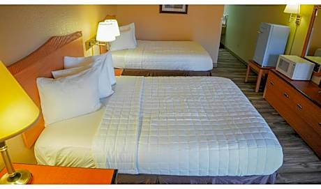 2 King Beds Non-Smoking