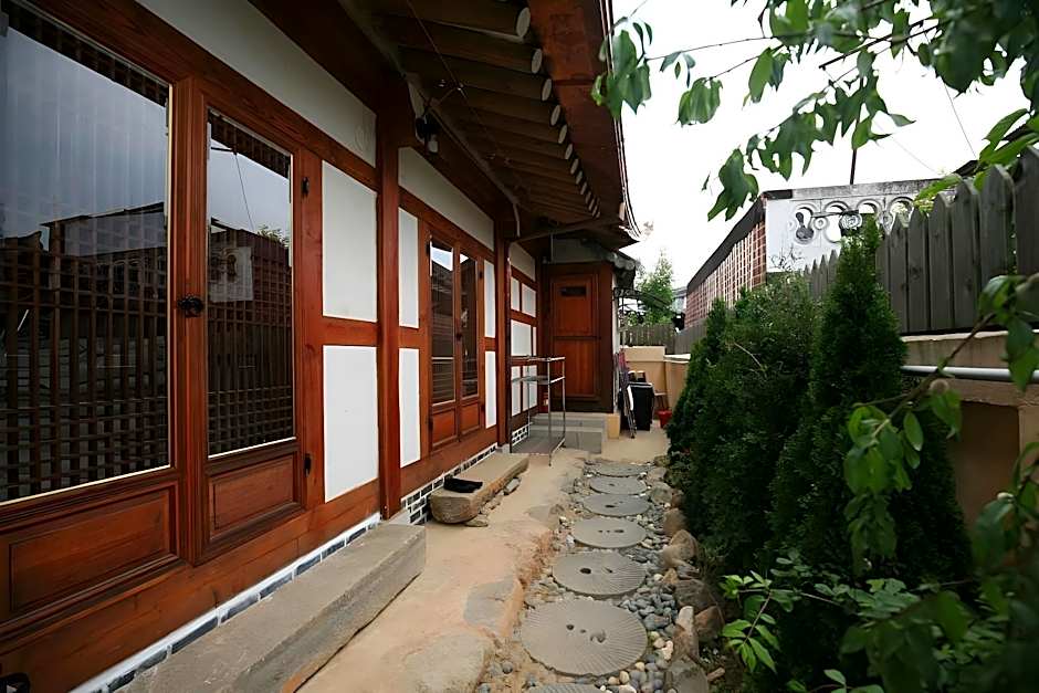 Gaeunchae Hanok Guesthouse Jeonju 2 (Korea Quality)
