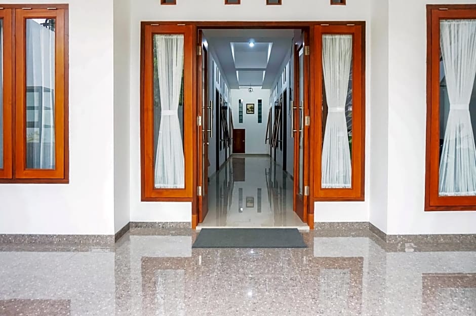 RedDoorz @ Jalan Danau Limboto