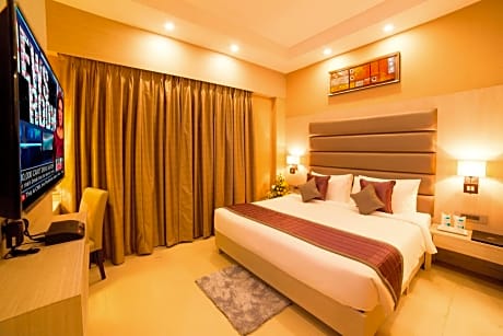 Deluxe Room - Complimentary fruit platter on arrival with 15% discount on Food & soft beverages and 10% discount on Travel desk & Laundry
