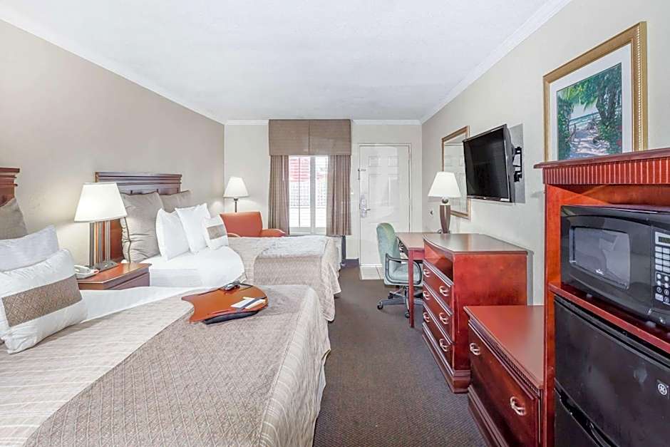 Days Inn by Wyndham Destin