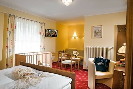 Basic Triple Room (2 Adults + 1 Child)