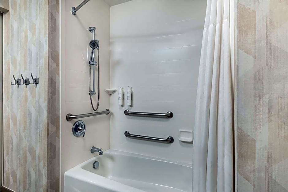 Hampton Inn & Suites Dallas/Plano-East