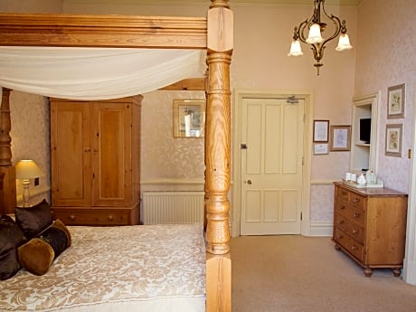 Four Poster Bedroom