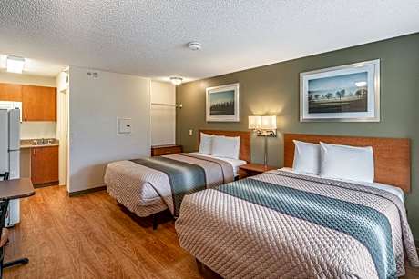 Studio Room with Two Queen Beds Non-Smoking