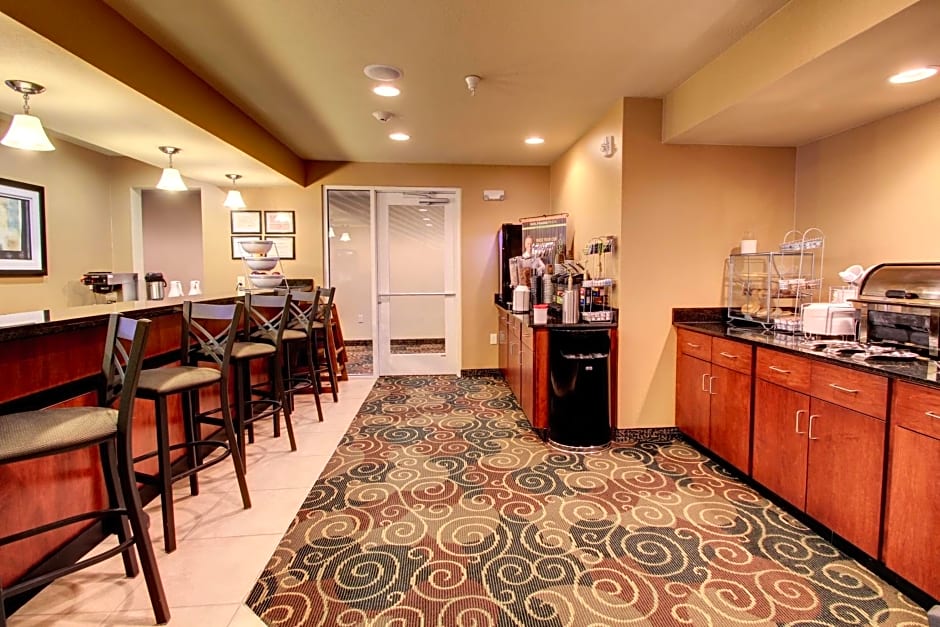 Cobblestone Hotel & Suites - Newton