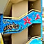 12 Bees Hotel