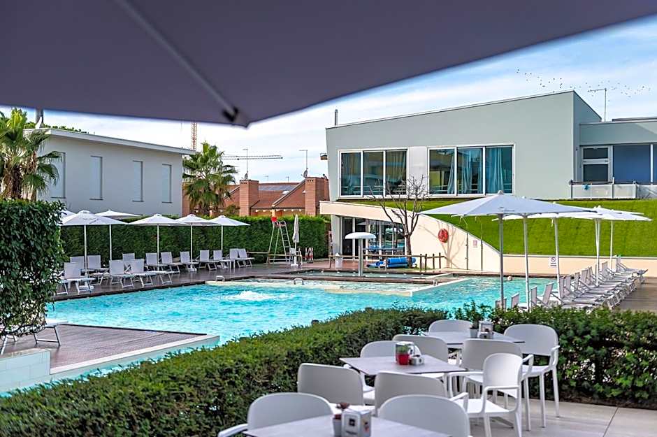 Domino Suite Hotel & Residence