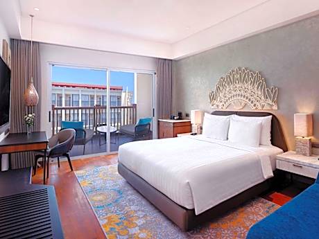 Deluxe King Room with Pool View