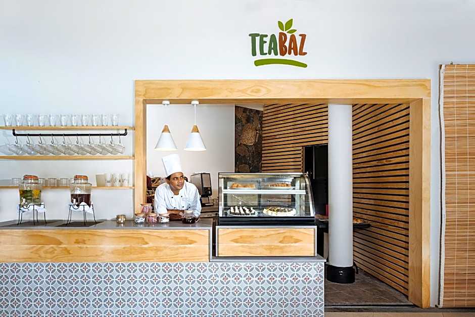 Lagoon Attitude (Adults Only)