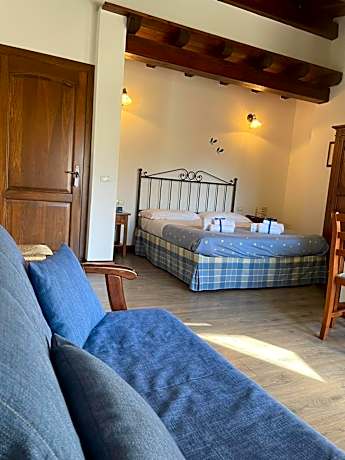 Quadruple Room with Private Bathroom