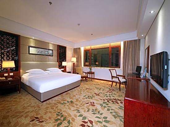 Donggu Lake Xiangshan New Century Hotel