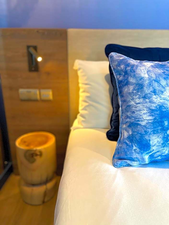 Hex Wildlife Hotel at Yorkshire Wildlife Park