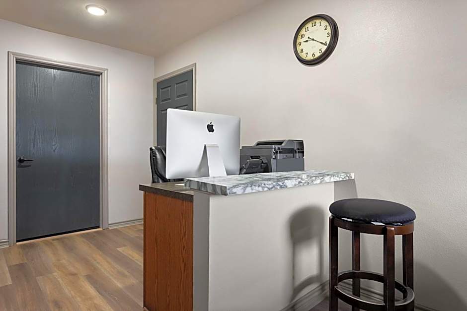 Eagle's Den Suites Carrizo Springs a Travelodge by Wyndham