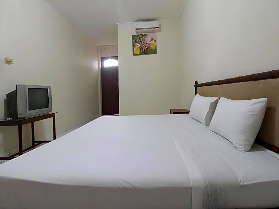 SPOT ON 2426 Hotel Aget Jaya Ii