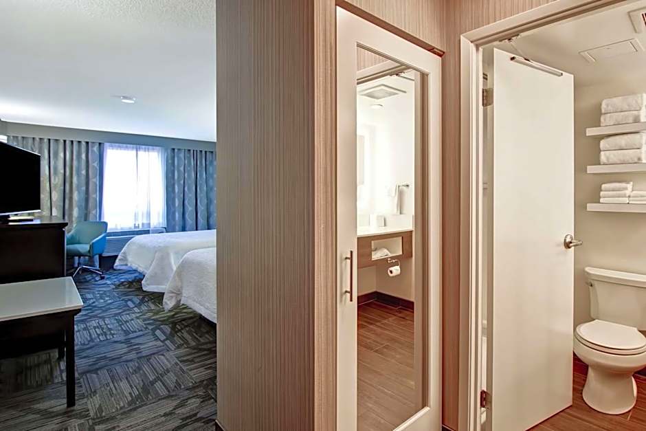 Hampton Inn By Hilton And Suites Calgary-Airport