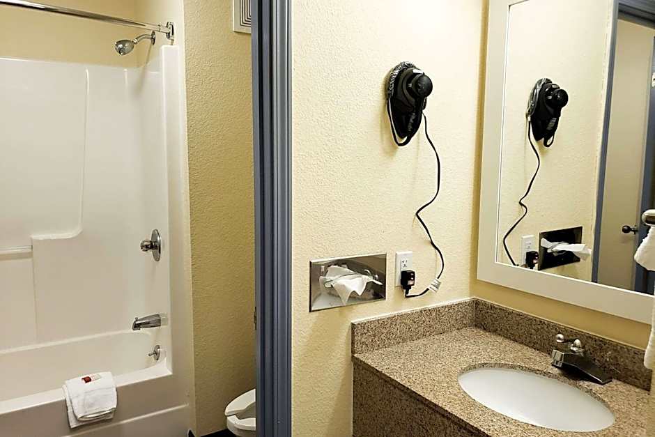 Days Inn & Suites by Wyndham Merrillville