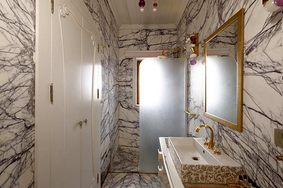 Anatelein Cave Hotel