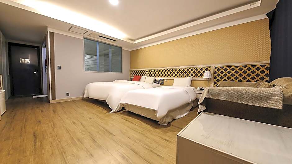 Metro Tourist Hotel Cheonan