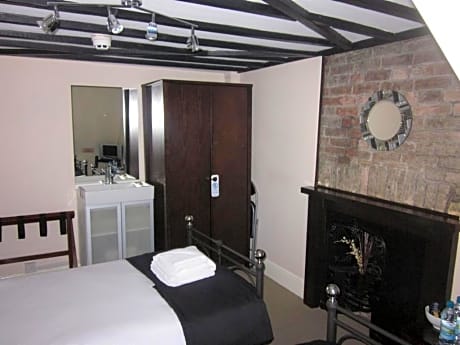 Twin Room with Shared Bathroom