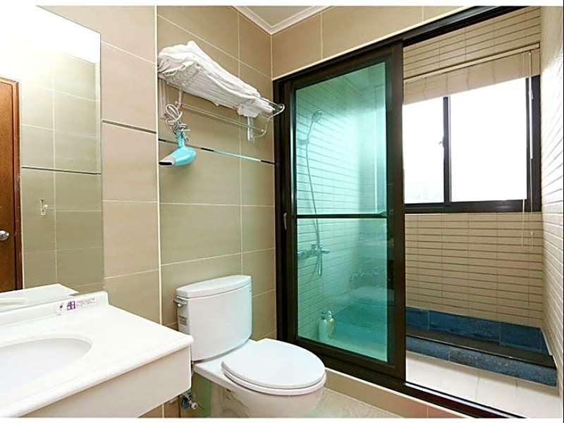 Meet Love at Pacific Ocean Turtle Island Bed and Breakfast