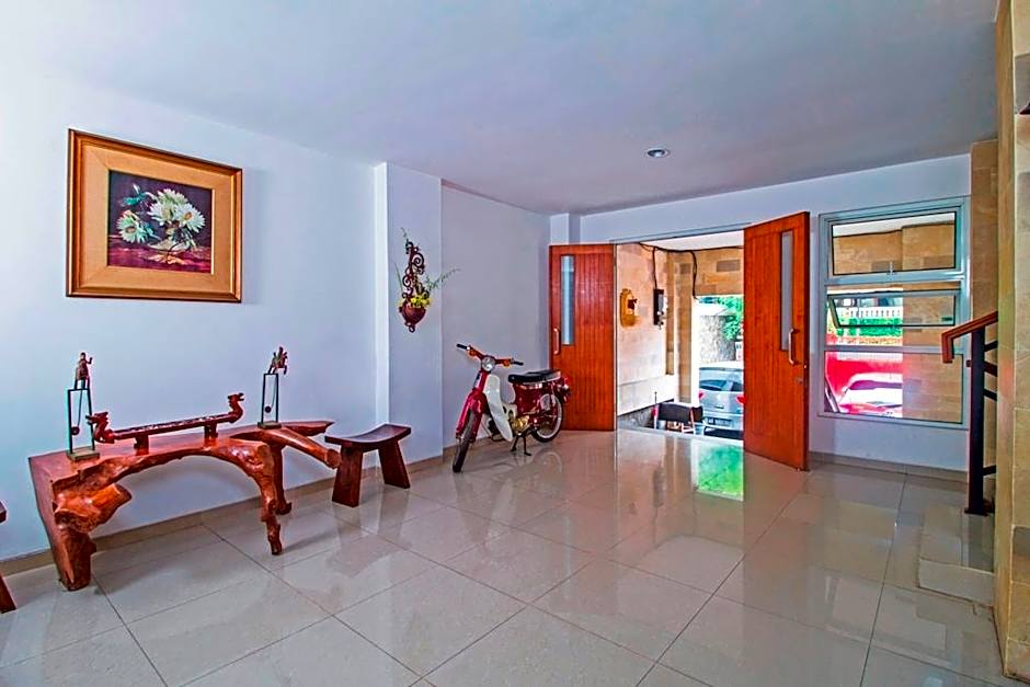 RedDoorz Near Cilandak Town Square