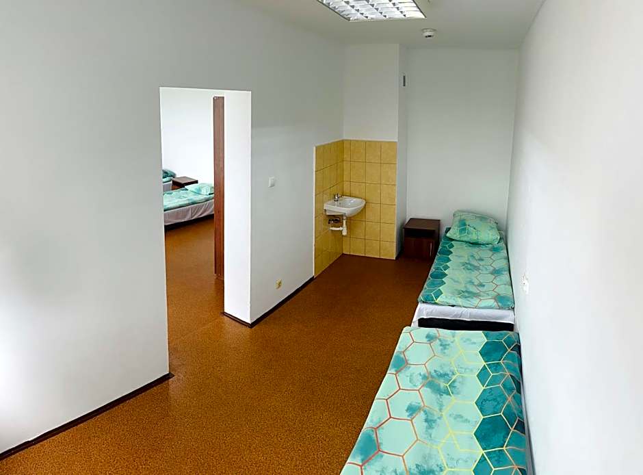 Foto 1 von 4 von Mixed Dormitory Room