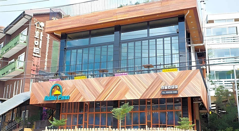 Goodstay White Cabin Pension