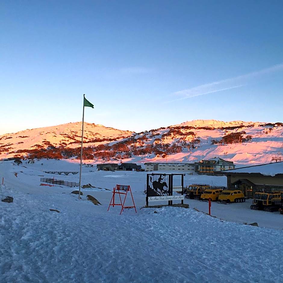 The Man from Snowy River Hotel