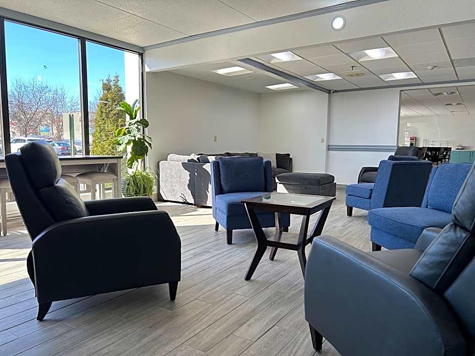 Clarion Inn & Suites Grand Rapids Airport